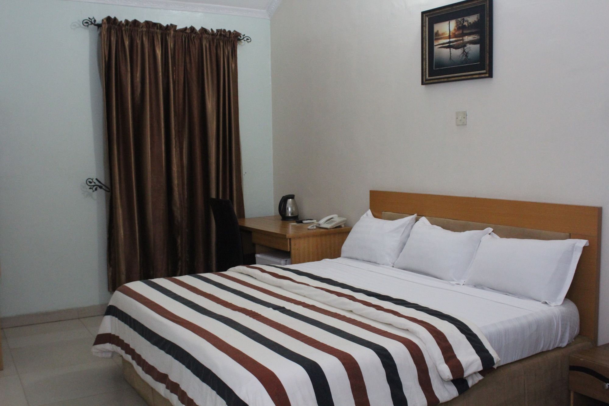 Bluespring Hotel Maryland Ngoại thất bức ảnh